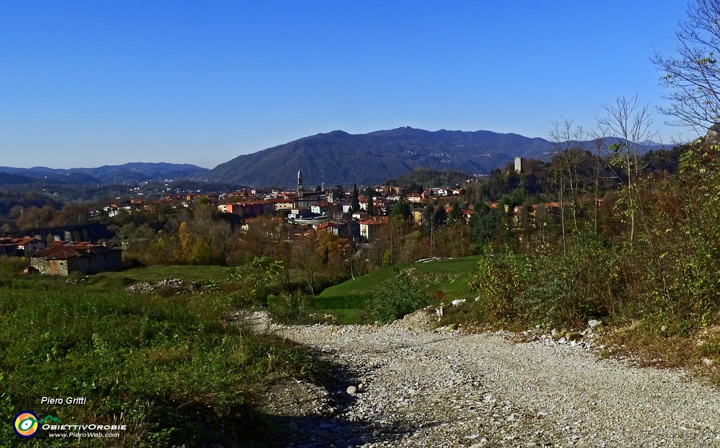 46 Da via Cava di sopra sguardo su Cisano.JPG -                                